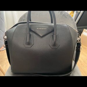 Givenchy sugar goatskin medium antigona black